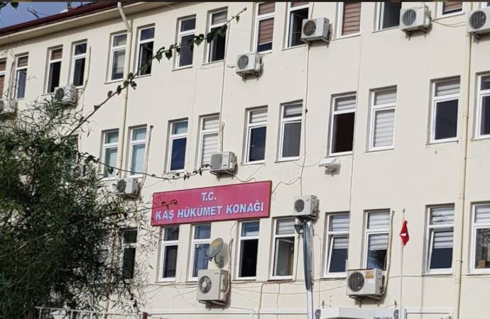 Adliyede ‘tuvalet’ krizi bakanlığa rağmen çözülemedi: Baro Kaş’a gidiyor