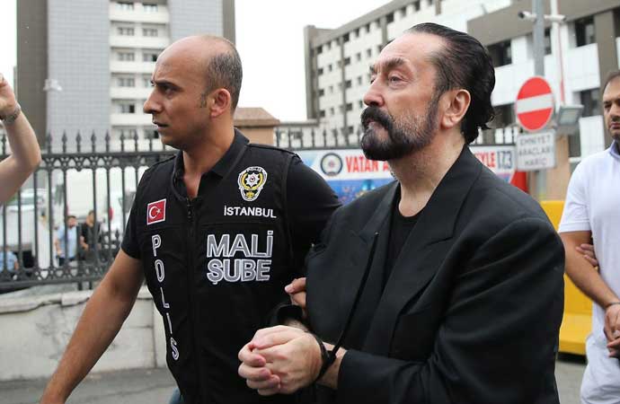 Adnan Oktar davasında dört kişiye tahliye