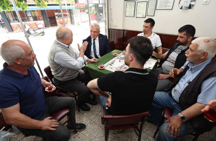 Simitler Başkan’dan çaylar vatandaştan