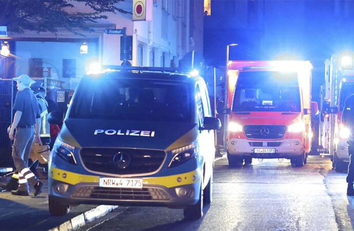 Almanya Solingen’de 3 kişi bıçakla öldürüldü