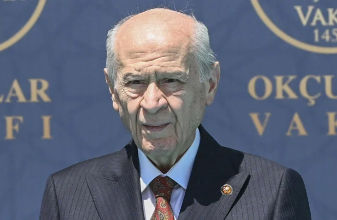 Bahçeli: Malazgirt Zaferi ile Büyük Taarruzu rekabete tutuşturmak şerefli bir tavır değil