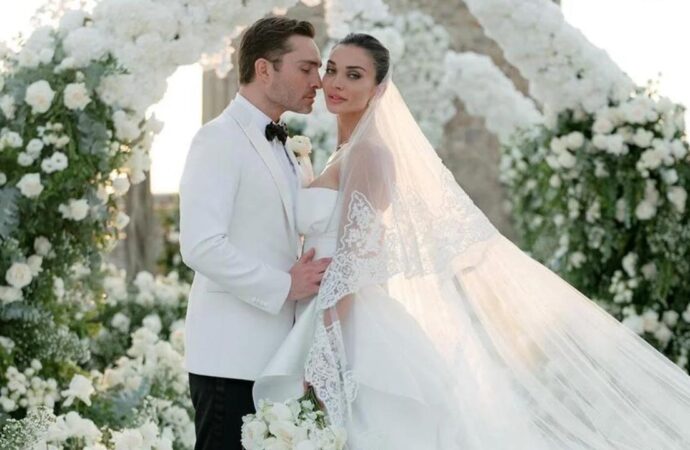 Ed Westwick ile Amy Jackson evlendi