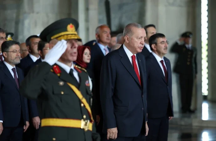 Erdoğan: Bağımsızlığımızı sağlayan zaferin 102. yılını iftiharla kutluyoruz