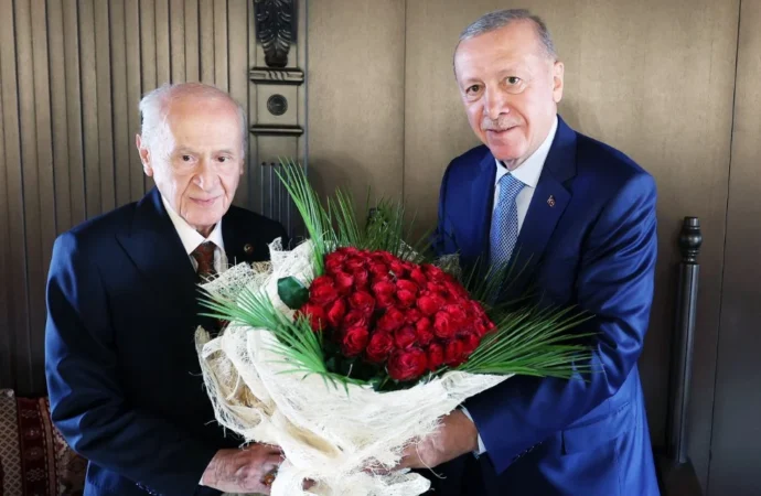 Erdoğan’dan 76. yaş gününde Bahçeli’ye 76 gül