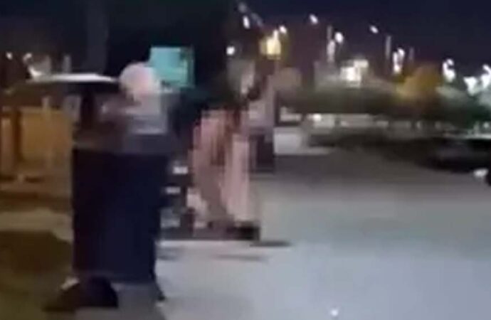 İstanbul’da herkesin gözü önünde cinsel ilişkiye girdiler