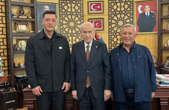 Mesut Özil’den Bahçeli’ye ziyaret