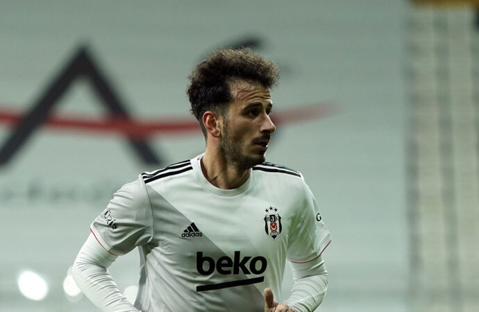 Oğuzhan Özyakup futbolu bıraktığını duyurdu