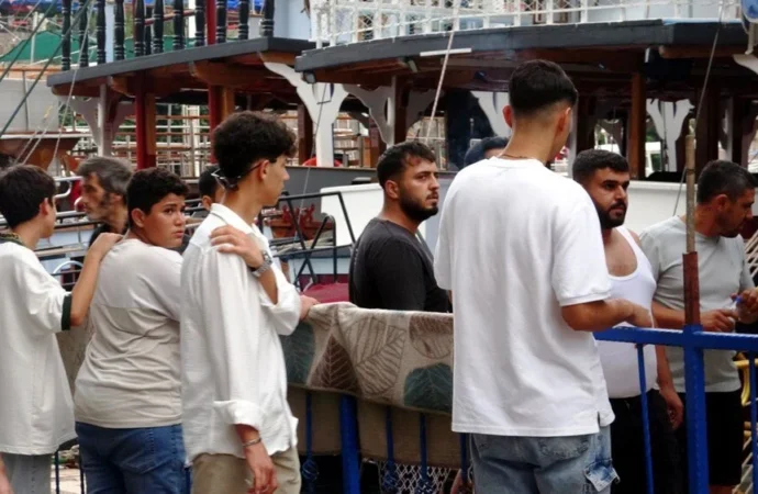 Tekneye pala ve sopalarla baskın: 4 yaralı