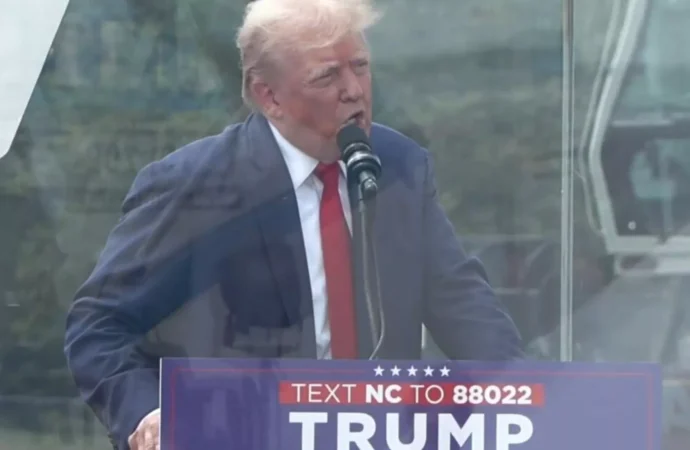 Donald Trump röportajı yarıda bıraktı: Burada durmamı istemiyorlar