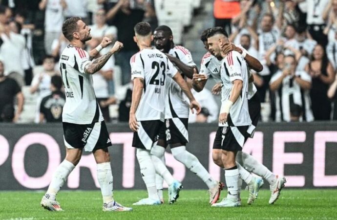 Beşiktaş kayıpsız ilerliyor