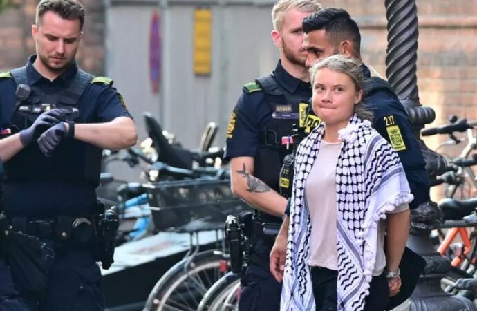 Greta Thunberg Gazze protestosunda gözaltına alındı