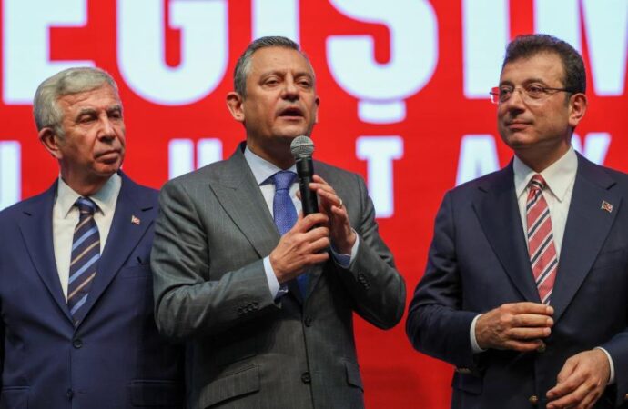 CHP’de kurultayında konuşma krizi: Yavaş sitem etti, İmamoğlu açıklama yaptı