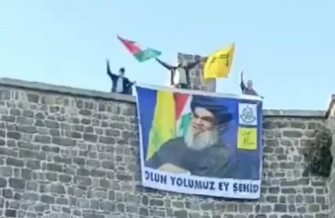 Diyarbakır Surları’na Nasrallah’ın posteri asıldı