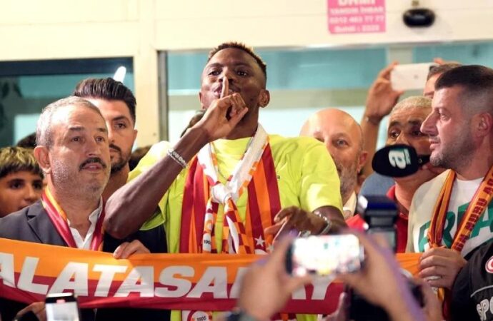 Victor Osimhen, İstanbul’a geldi