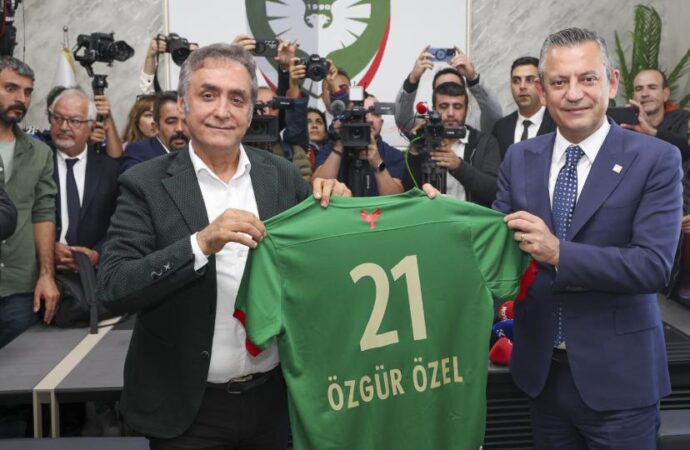 Özgür Özel: Devlette bir normalleşmeye gidilecekse öncelikle Amedspor ile normalleşmek yakışır