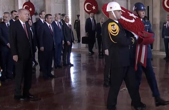 29 Ekim kutlamaları: Erdoğan ve devlet erkanı Anıtkabir’i ziyaret etti