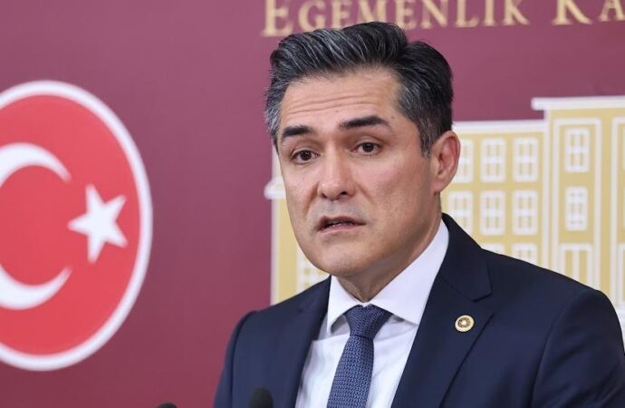 Buğra Kavuncu: Esenyurt’ta olanları, gölge bakanlarını resmi bakanlara yollayanlara sormak gerekir