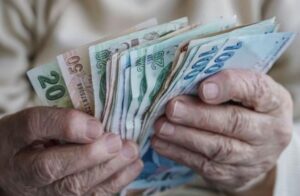 Ağustos ayı yaşlı ve engelli aylıkları hesaplara yatırılıyor