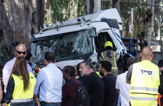 İsrail’de asker dolu otobüse kamyon girdi, en az 40 kişi yaralandı