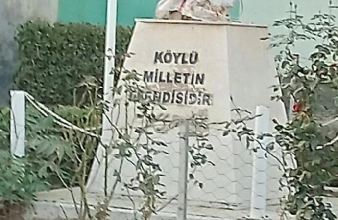 İzmir’de Atatürk büstlerine saldırı