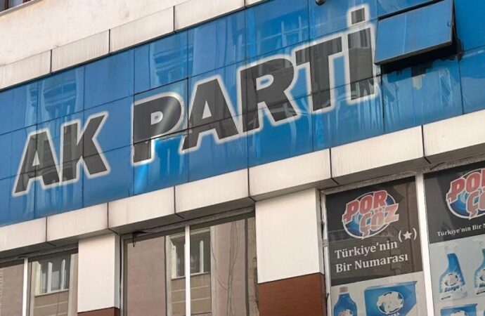 AK Parti il binasına satırlı saldırı