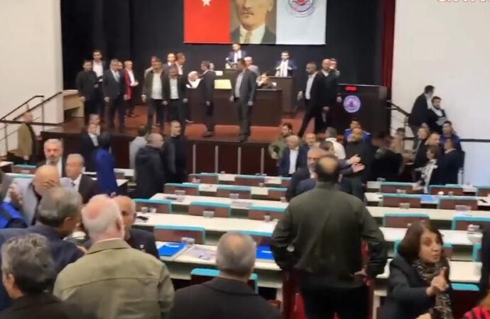 Saldırıya uğrayan CHP’li Kağıthane Belediye Meclis üyeleri hastaneye kaldırıldı