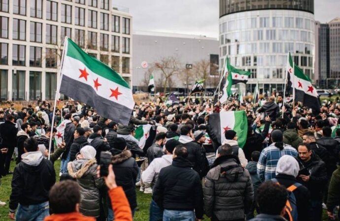 Almanya, Suriyelilerin iltica başvurularını dondurdu