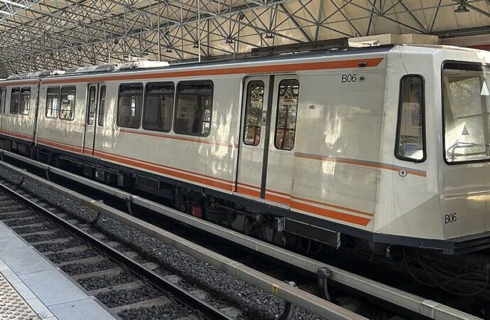 Ankara’da metro seferleri durduruldu