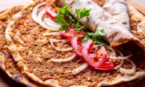 Evde lahmacun nasıl yapılır? En güzel ve en kolay çıtır çıtır lahmacun tarifi…