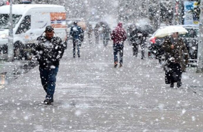 Uzman isim İstanbul’a kar yağışı için tarihi açıkladı