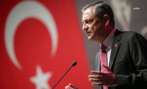 Özel’den AKP’lilere ‘Trump’ tepkisi: Türkiye’nin Cumhurbaşkanı bunu hak etmiyor