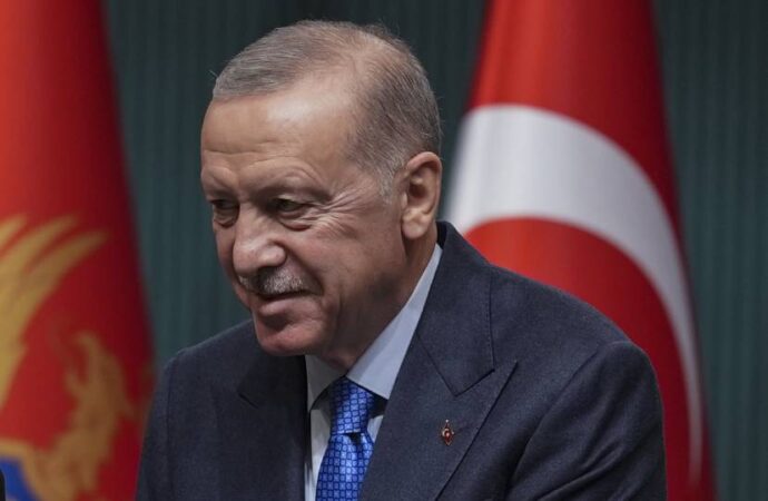 Erdoğan: Suriye’de aniden patlak veren gelişmeleri de çok yakından takip ediyoruz