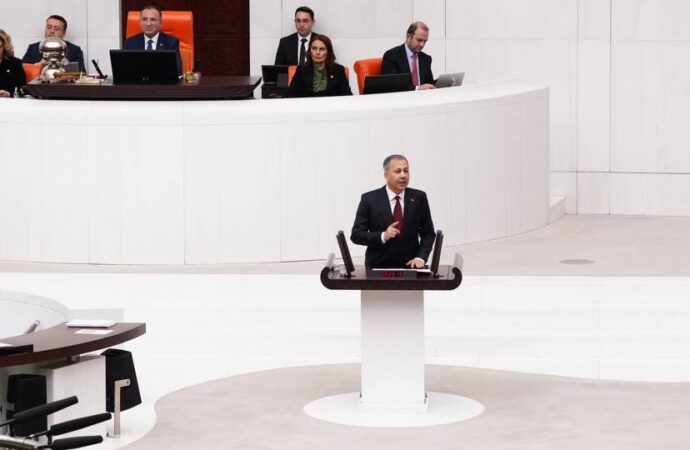 Yerlikaya, bir günde ülkesine dönen Suriyeli sayısını açıkladı