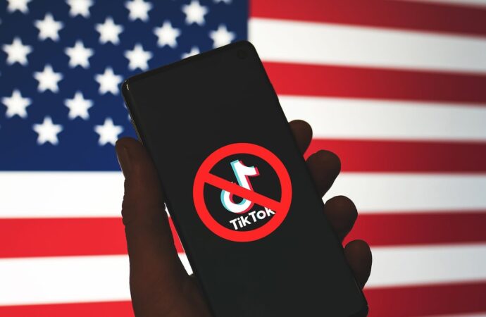 Trump TikTok Yasağını Yine Erteledi
