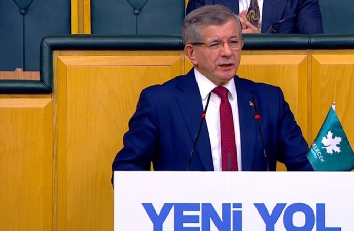 Davutoğlu: Aile yapımız hala ayaktaysa sayenizde değil size rağmen ayakta