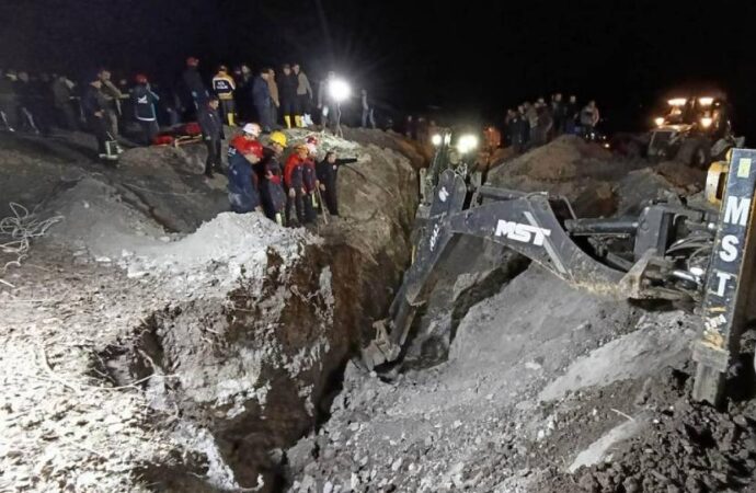 Amasya’da göçük altında kalan 2 işçi hayatını kaybetti