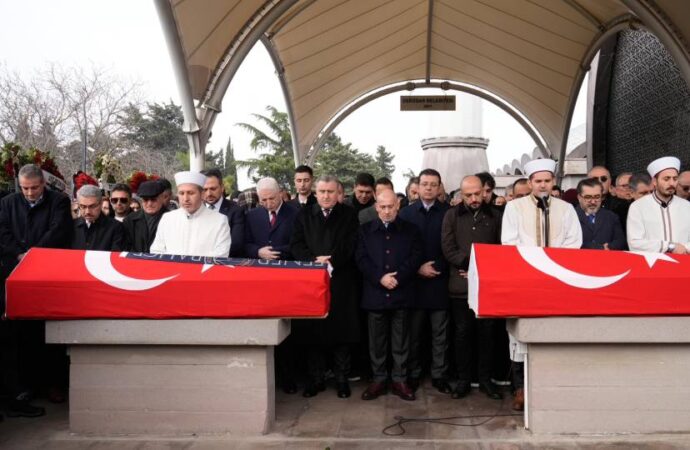 Fenerbahçe sporcusu Vedia Nil Apak, annesi Ferda Apak ile Prof. Dr. Atakan Yalçın ve kızı Derin Yalçın son yolculuğa uğurlandı