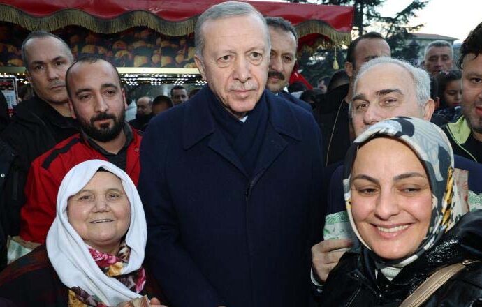 Erdoğan vatandaşların kandilini kutladı