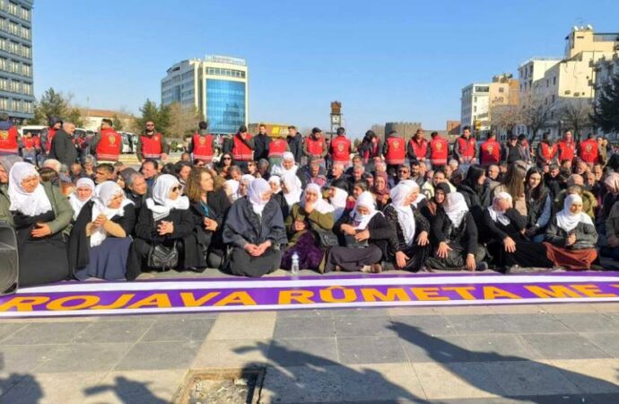 DEM Parti’den Diyarbakır’da oturma eylemi