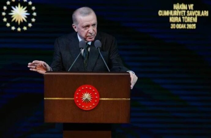 Erdoğan: Hukuk başka kanun başka, biz hukuku kanunun üstünde gören bir milletiz