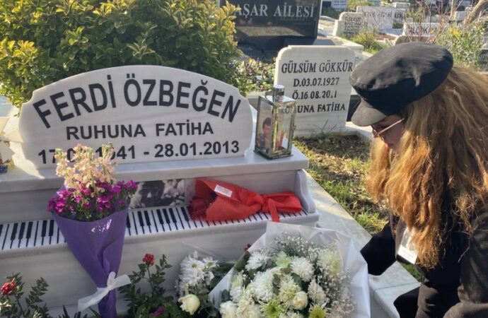 Ferdi Özbeğen, ölümünün 12’nci yılında TEV’in düzenlediği törenle anıldı