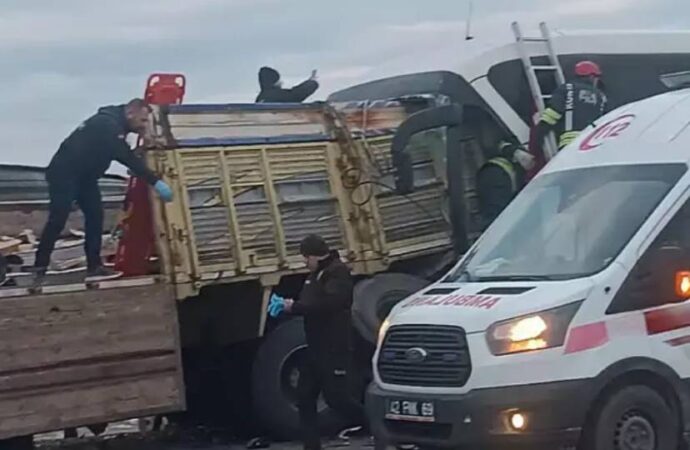 Konya’da yolcu otobüsü ve TIR çarpıştı: 3 ölü 33 yaralı