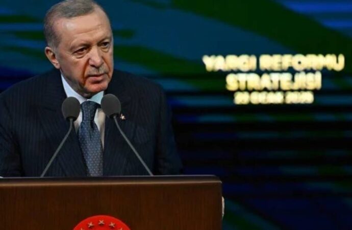 Erdoğan: Hiç kimse yargıya parmak sallayamaz