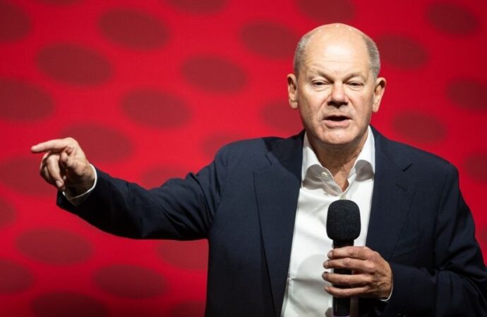 Scholz: “Çifte vatandaşlık yasası geri çekilmeyecek”