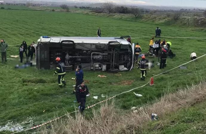 Denizli’de öğrenci servisi kaza yaptı: 2 ölü, 26 yaralı