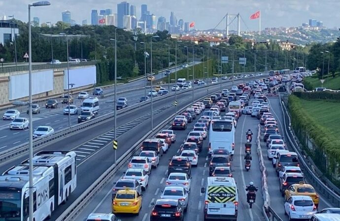 İstanbul’da yarın bu yollar trafiğe kapatılacak!