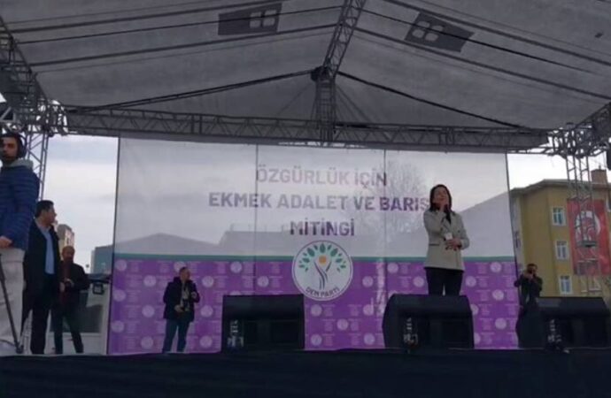 Hatimoğulları, Esenyurt mitinginde Abdullah Öcalan’ın mesajını okudu