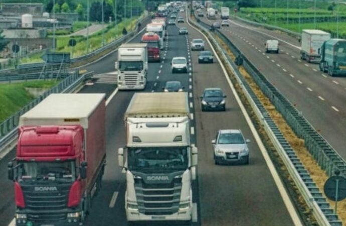 Bakanlık duyurdu: 61 mesleğe belge zorunluluğu getirildi