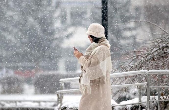 İstanbul’da kar yağışı başladı! 48 kent için alarm verildi