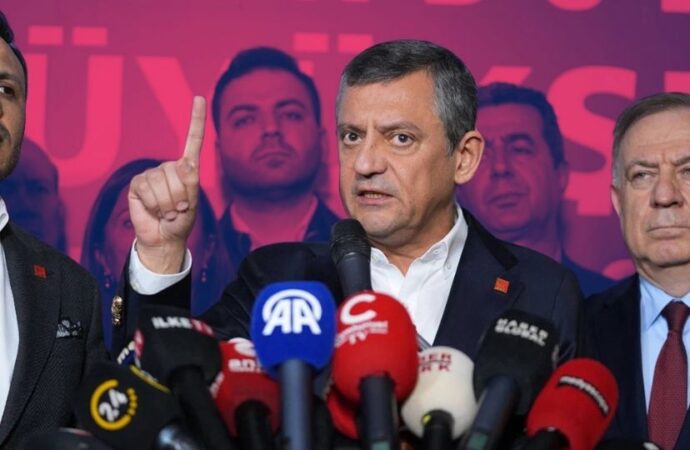 Özgür Özel: “Bugün Türkiye Cumhuriyeti tarihinin en önemli demokrasi gecelerinden biri olacak”